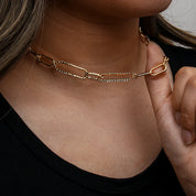 Colar Choker de Elos Dourados com Zircônia