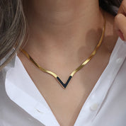 Colar Choker V com Zircônia e Concha