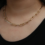 Colar Choker de Elos Dourados com Zircônia