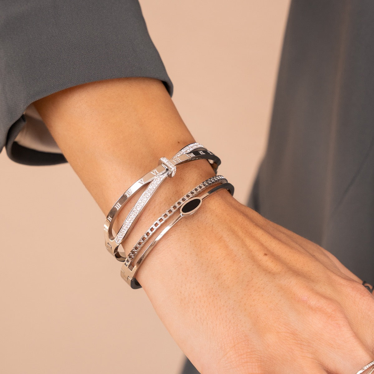 Pulseira de Camadas com Oval de Ônix - Prata - Megan Joias