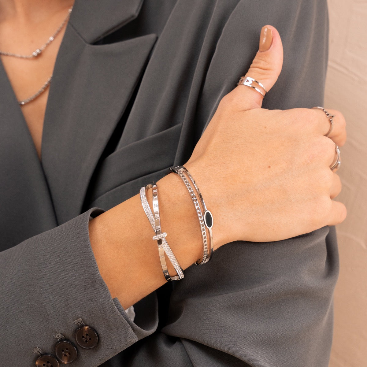 Pulseira de Camadas com Oval de Ônix - Prata - Megan Joias