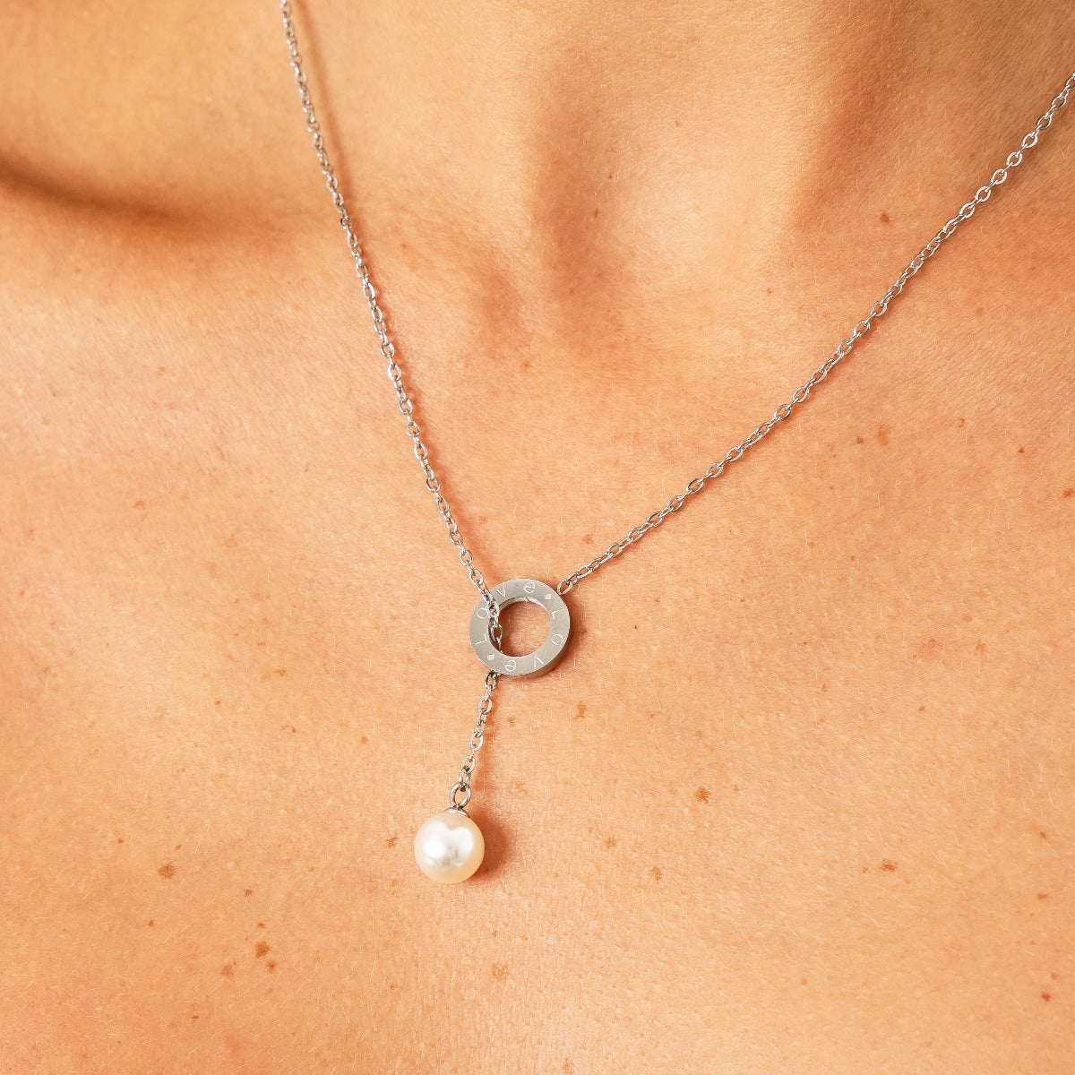 Colar de Pérolas com Detalhes em Prata - Megan Joias