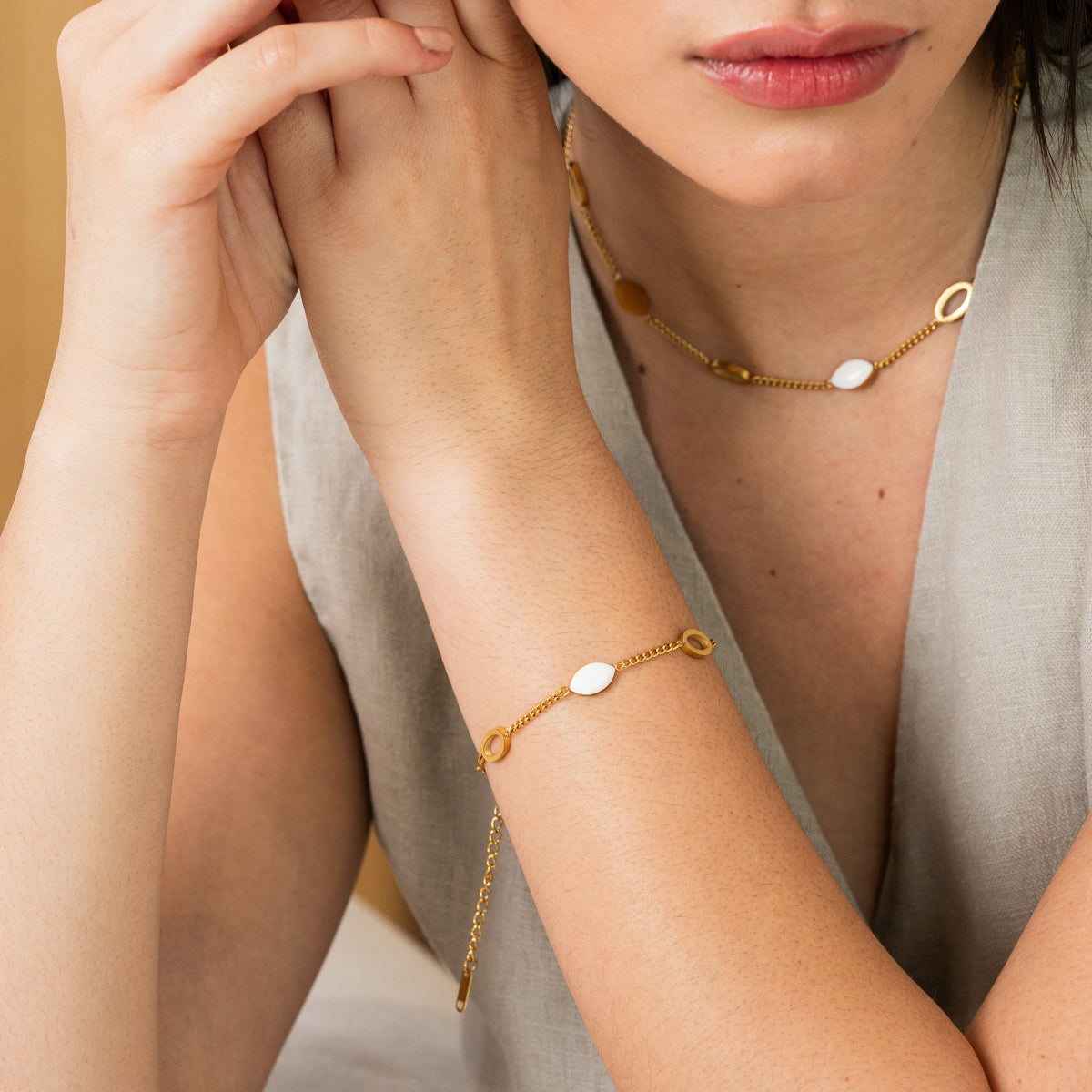 Ouro Colar com Pingente Oval Angellica - Megan Joias