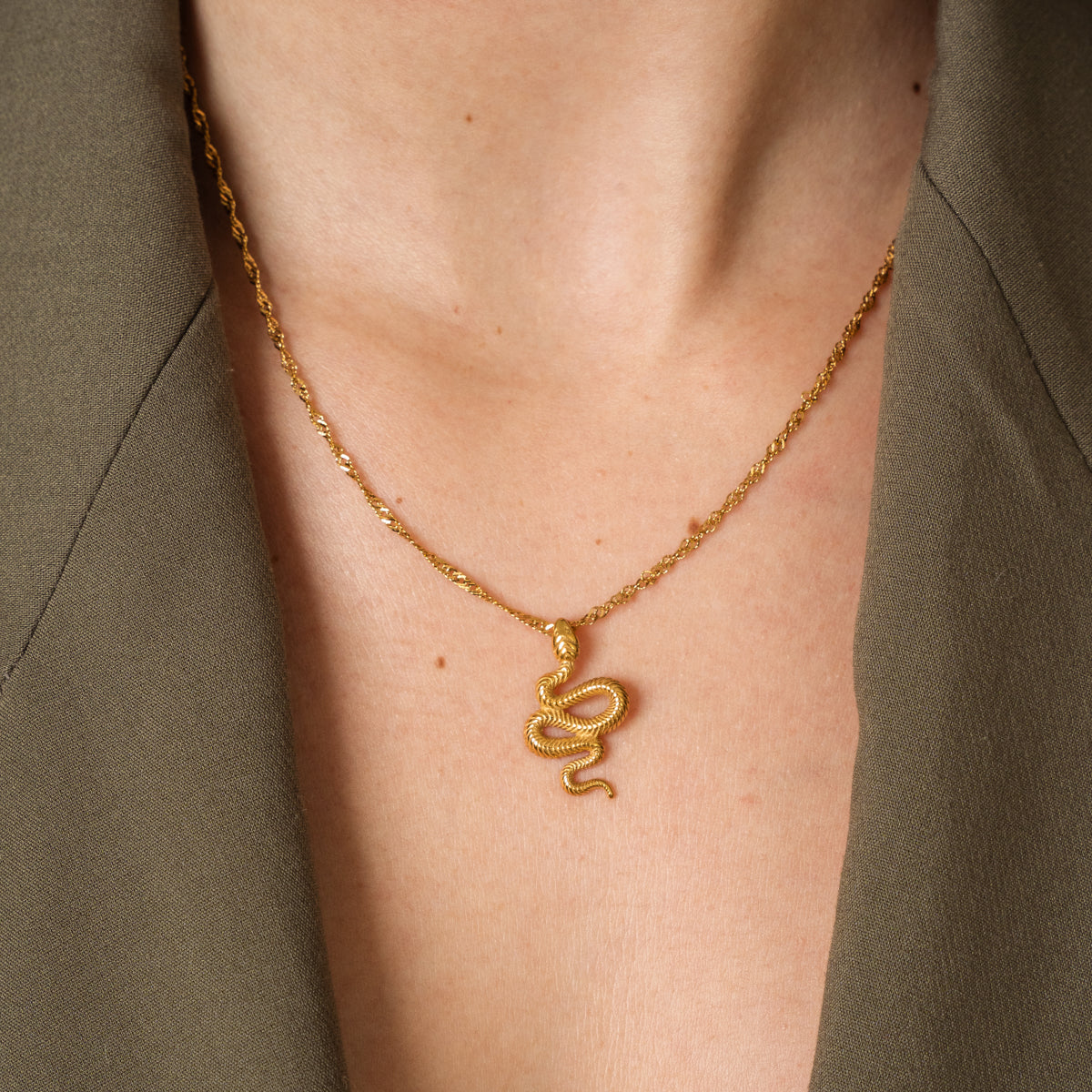 Colar Ouro com Pingente de Cobra - Megan Joias