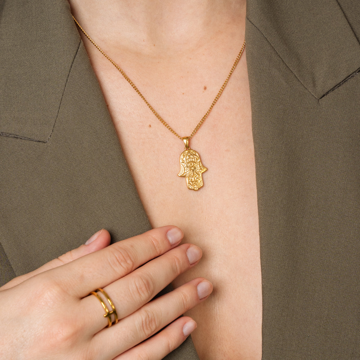 Colar com Pingente Hamsa em Ouro - Megan Joias