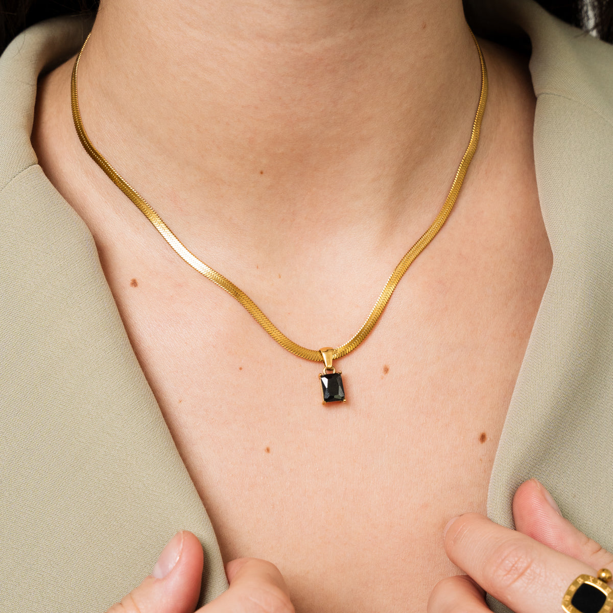 Colar Ouro com Pingente de Corrente - Megan Joias