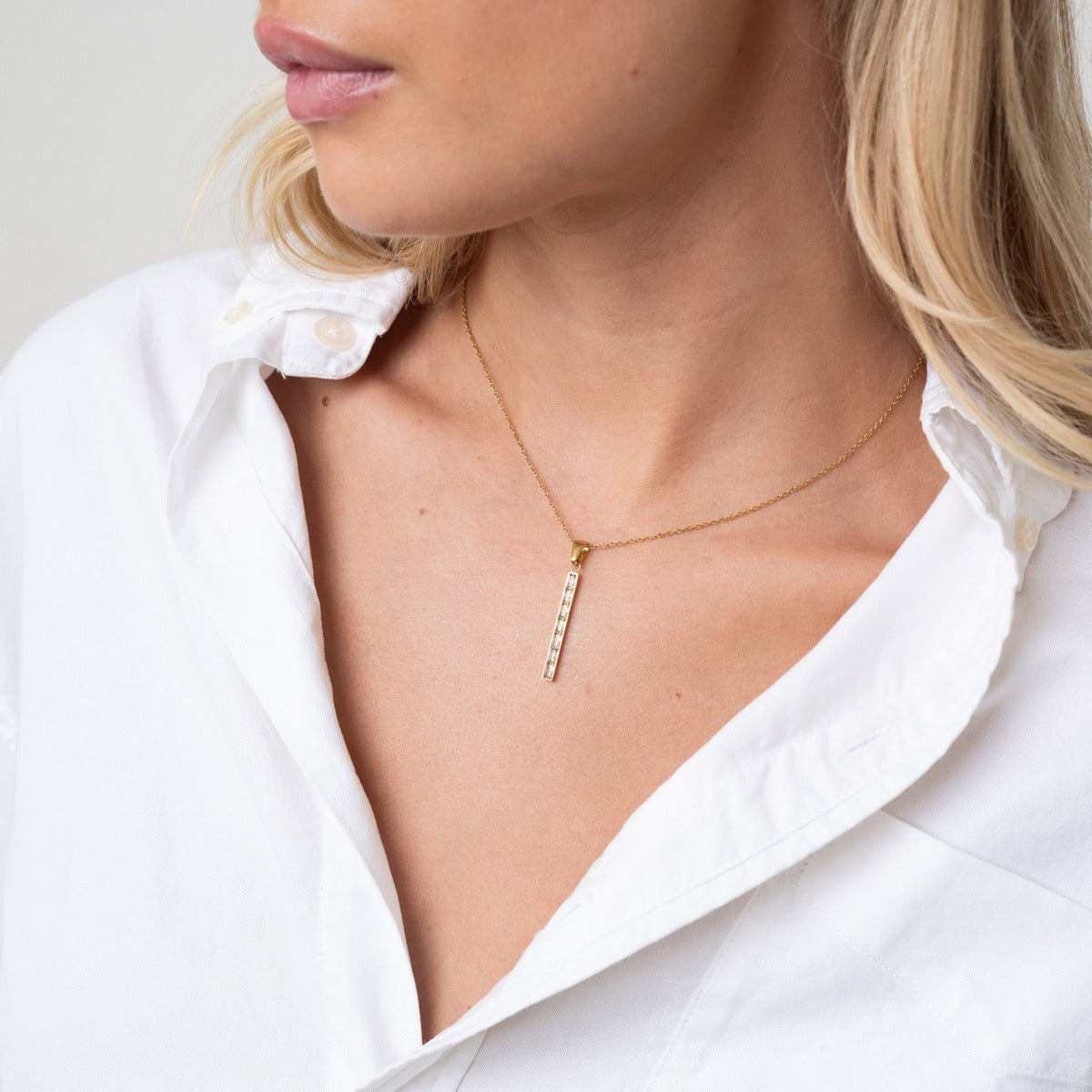 Colar com Pingente de Pedra em Forma de Barra - Dourado - Megan Joias