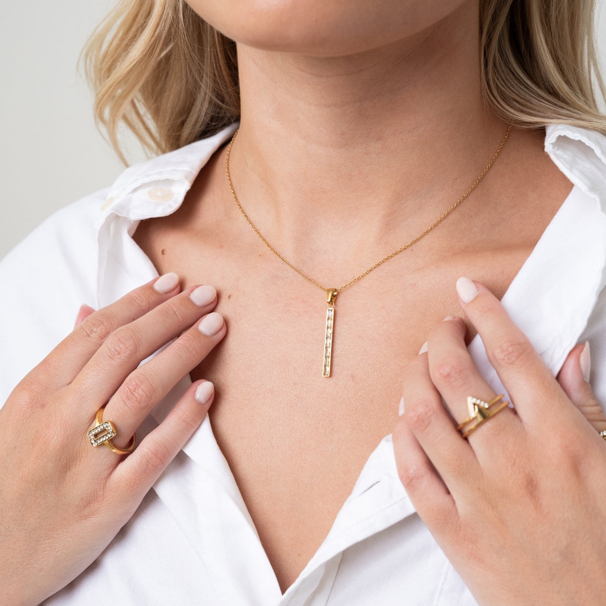 Colar com Pingente de Pedra em Forma de Barra - Dourado - Megan Joias