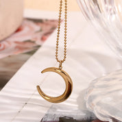 Colar Pingente Lua Minimalista Banhado a Ouro 18K